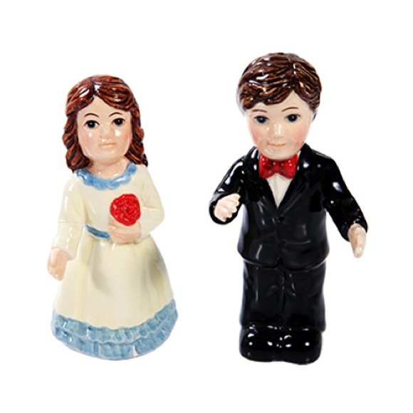 WEDDING COUPLE SALT AND PEPPER SHAKER - Picture 1 of 2